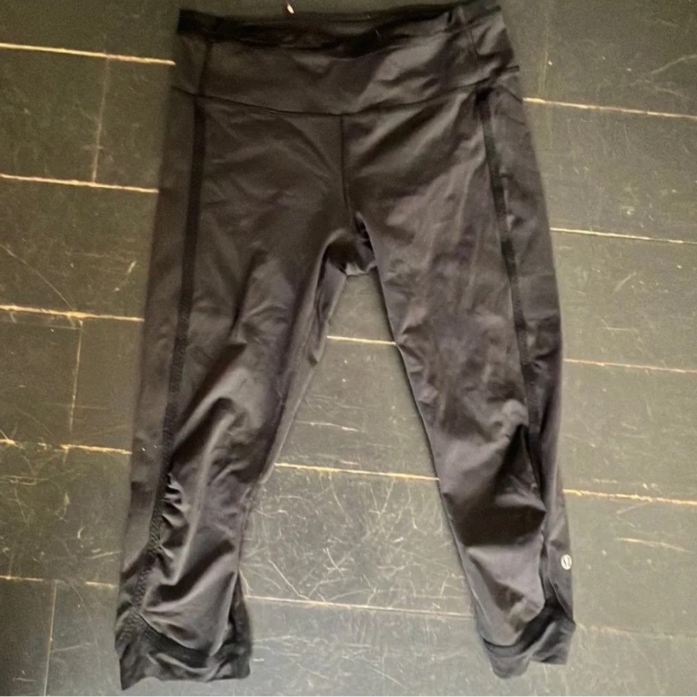 Lululemon Capri leggings with rose gold zipper and threading
